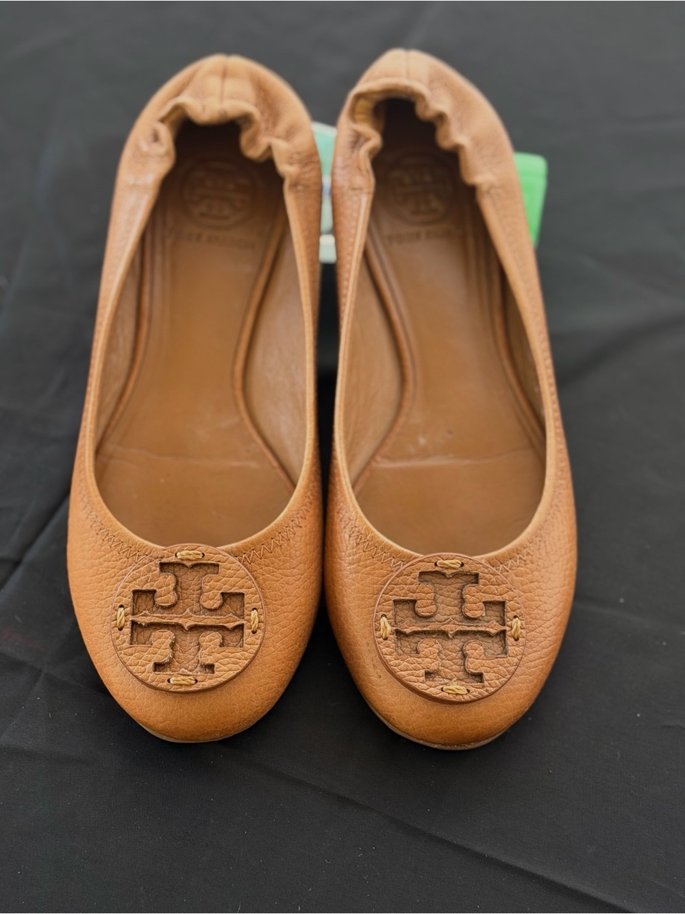 Tory Burch Reva Ballet Flats Women 7M Tan Pebbled Leather Logo Medallion Classic